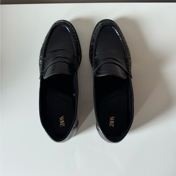 Zara • Black Leather Loafers Ruched - Picture 10 of 10